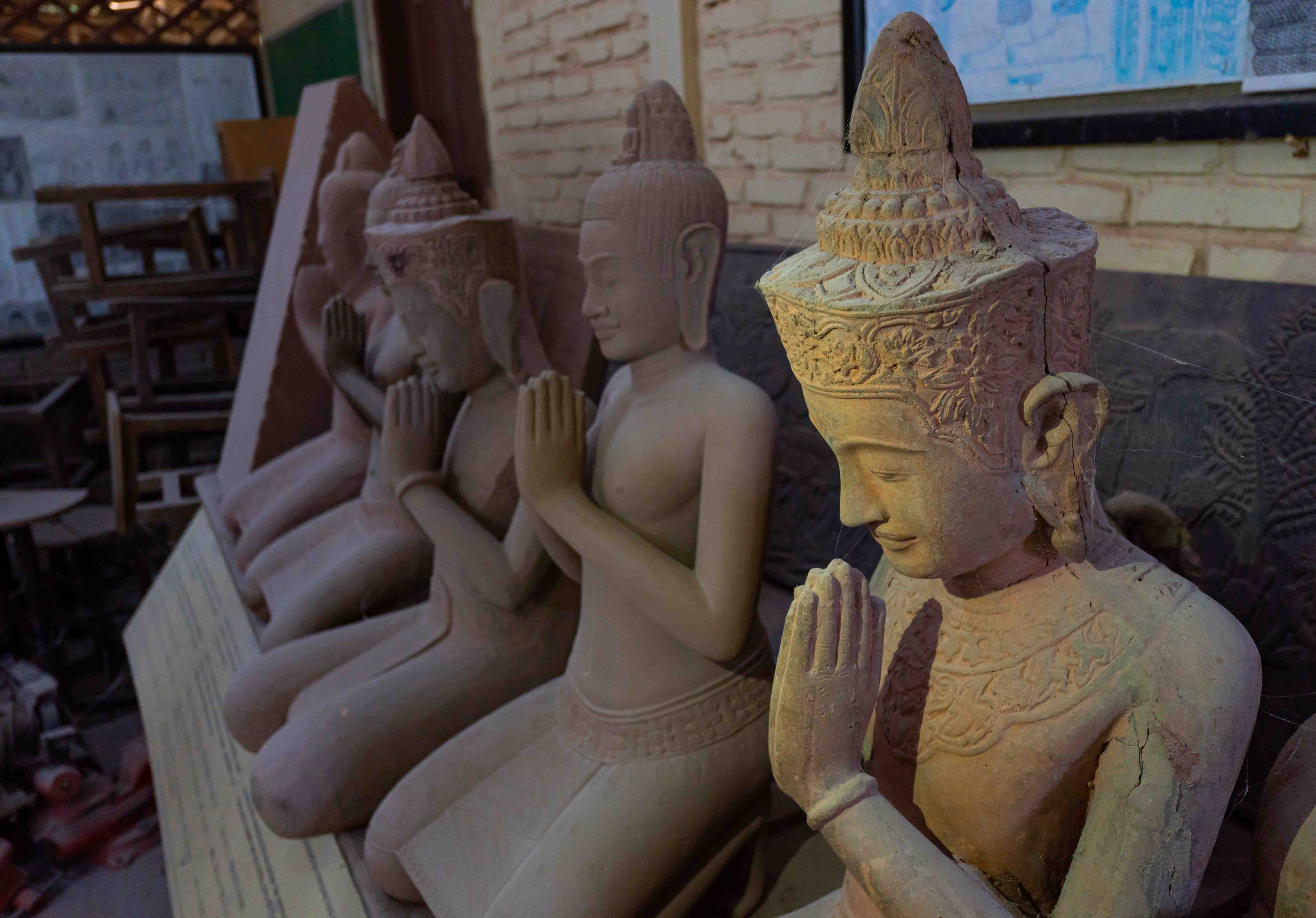 /fm/Files//Pictures/Ido Uploads/Asia/cambodia/Siem Reap/Siem Reap - Workshop Statues.jpg